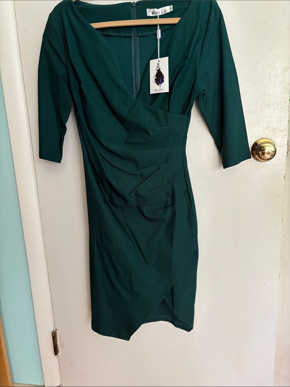 Muxxn Emerald Green V‑Neck Ruched Midi Dress
